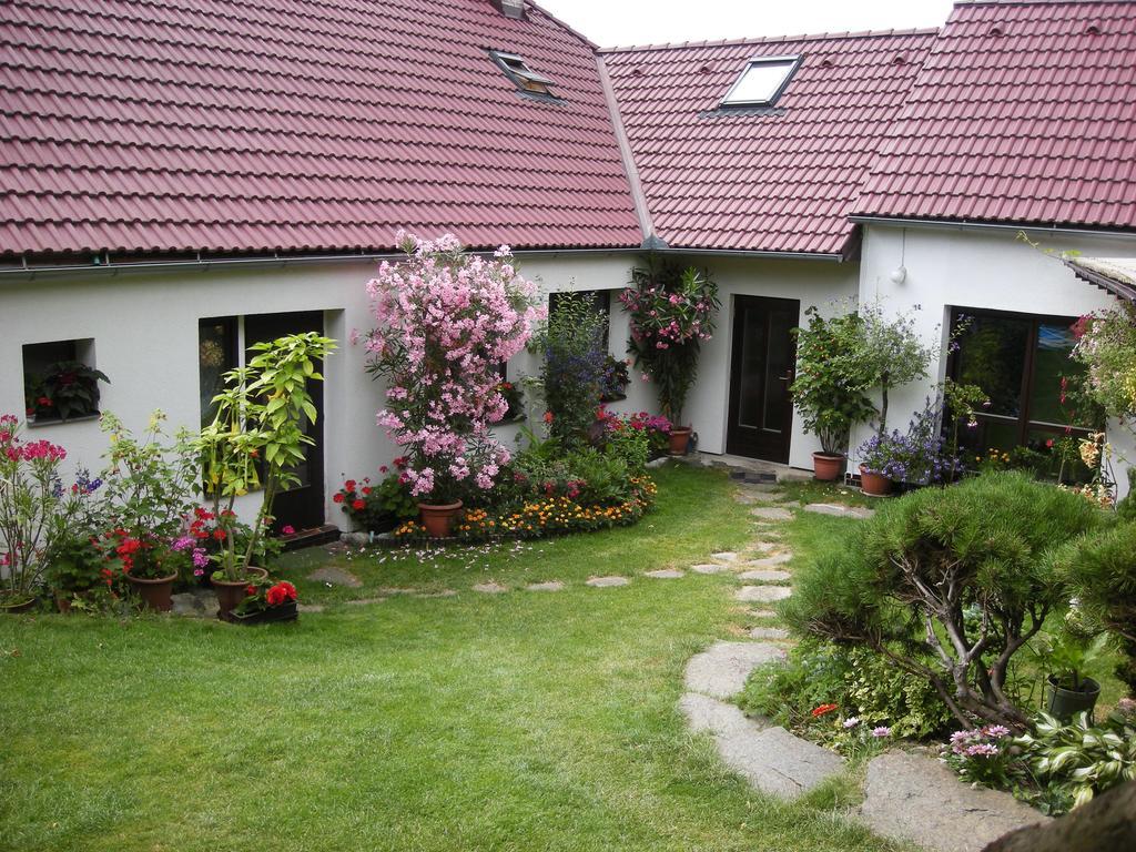 Penzion Nevcehle Urbanov Exterior foto